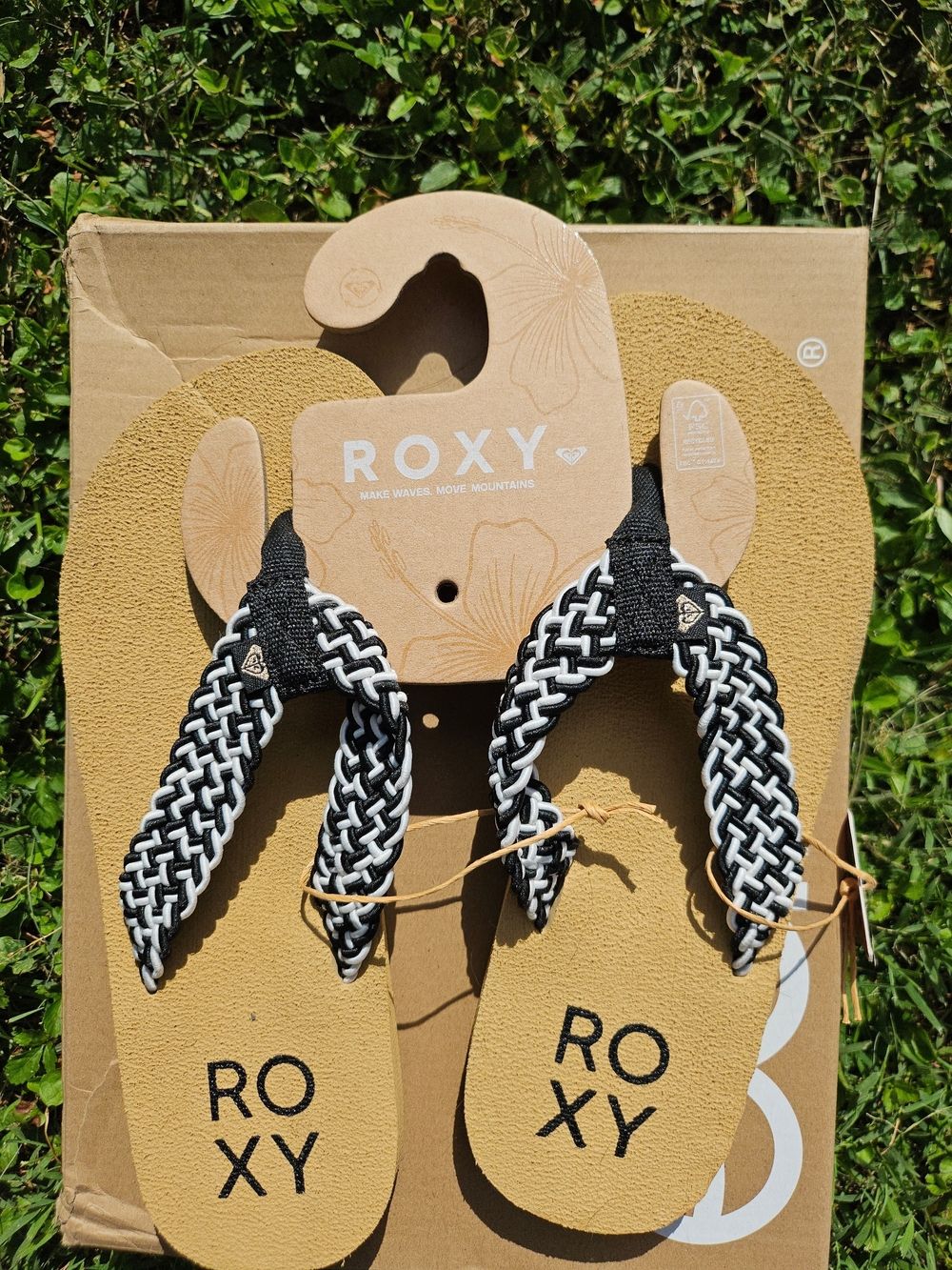 Roxy Women's White and Black Braided Strap Sandals Size 7 New